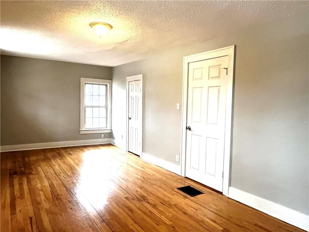 1321 W College Street — photo 27