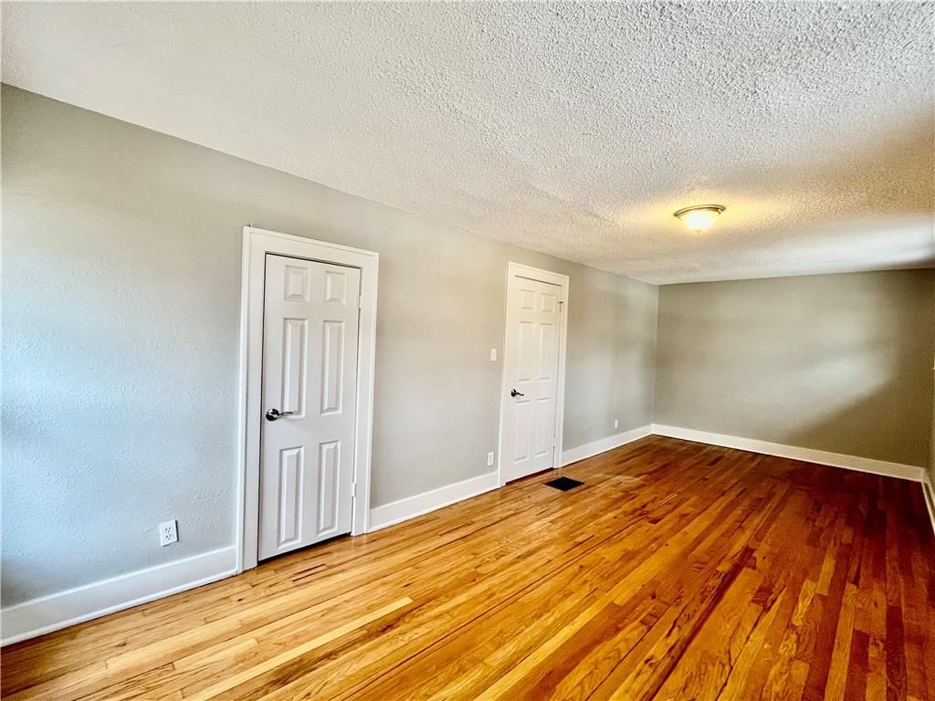 1321 W College Street — photo 28