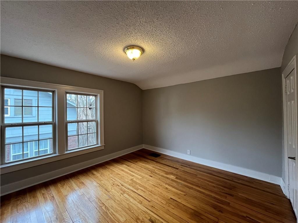 1321 W College Street — photo 29