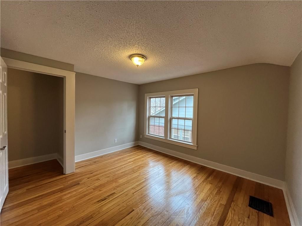 1321 W College Street — photo 30
