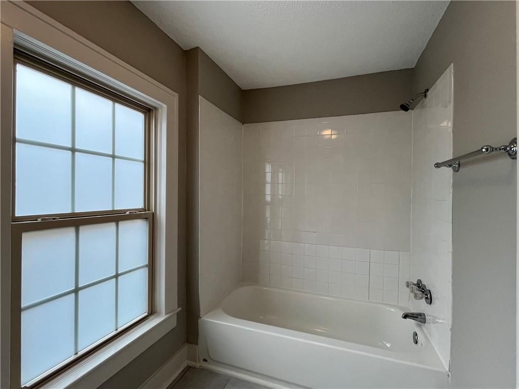 1321 W College Street — photo 31