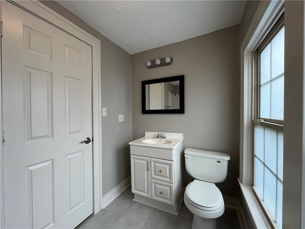 1321 W College Street — photo 32