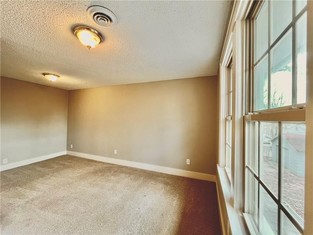 1321 W College Street — photo 35