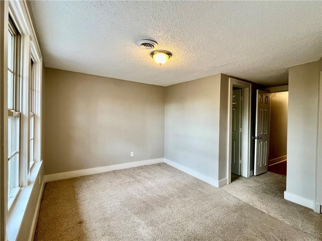 1321 W College Street — photo 36