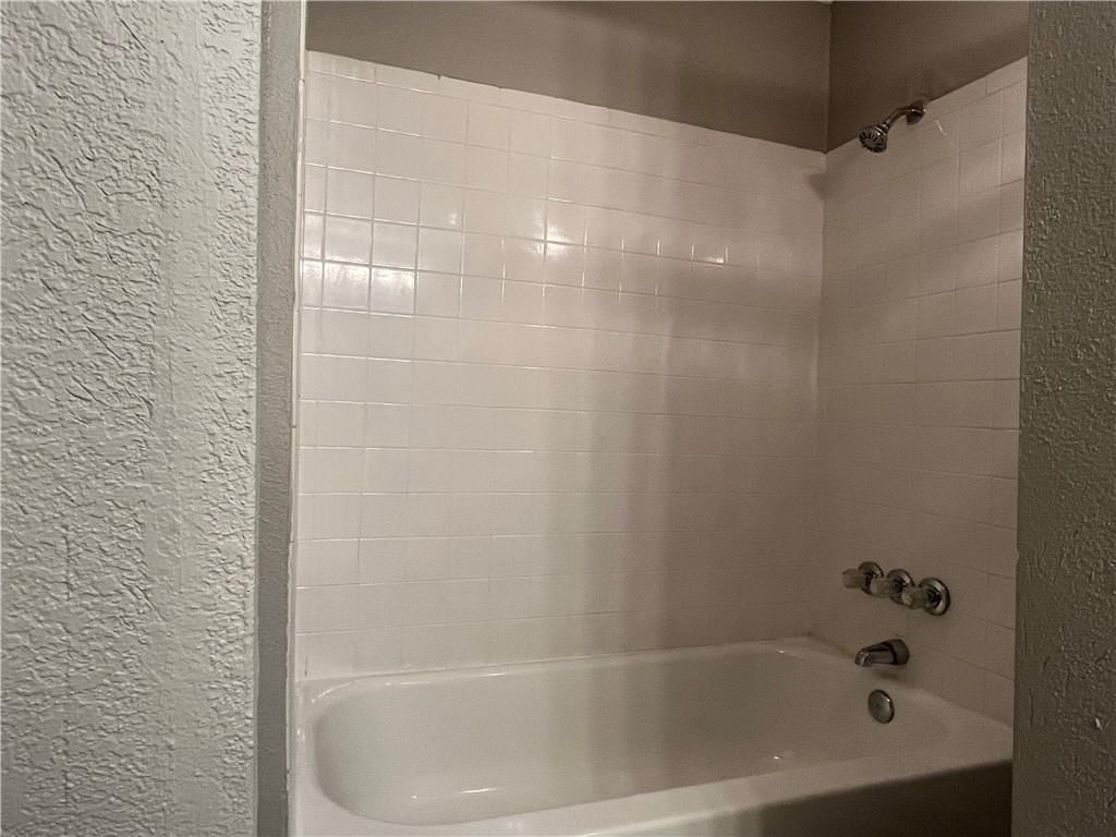 1321 W College Street — photo 38