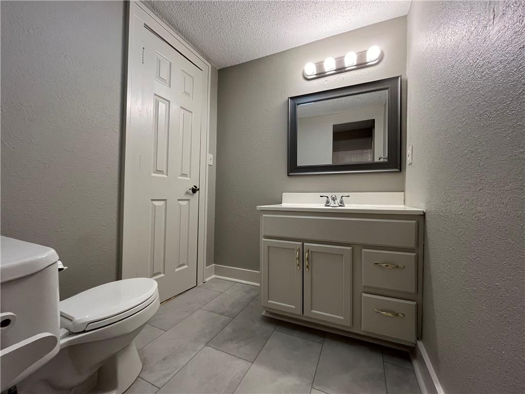 1321 W College Street — photo 39