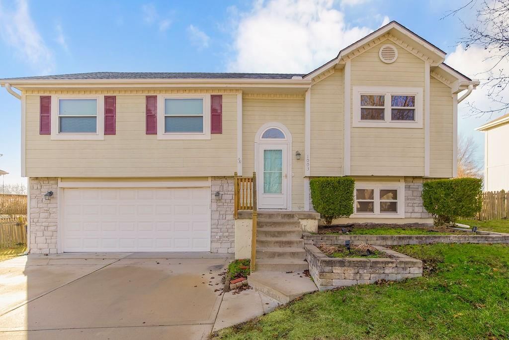 1003 Madelyn Drive, Kearney, MO