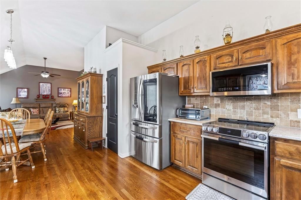 10918 N Richmond Avenue — photo 11