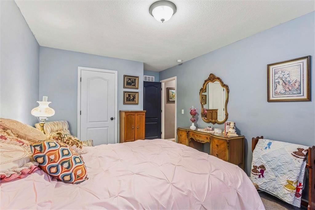 10918 N Richmond Avenue — photo 17
