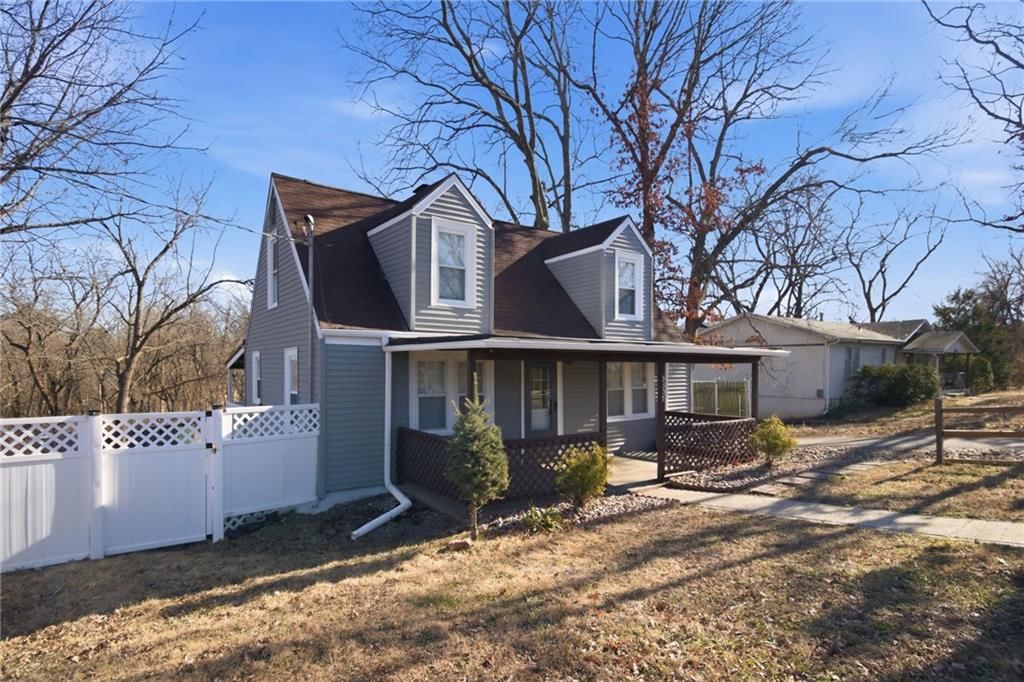 5357 N Bennington Avenue — photo 3