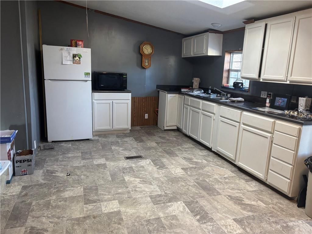 210 S Walnut Street — photo 6