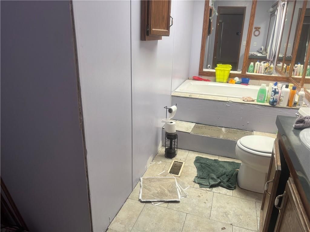 210 S Walnut Street — photo 8