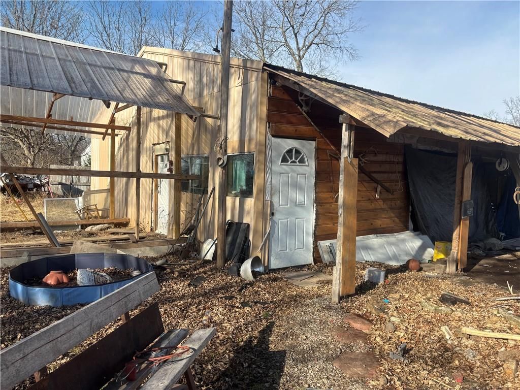 210 S Walnut Street — photo 14