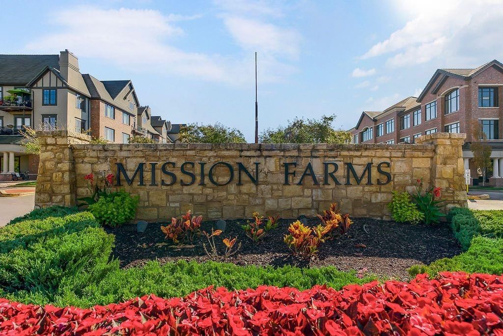 10531 Mission Road, Leawood, KS