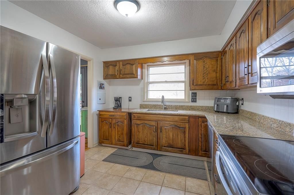 508 E 109th Terrace — photo 9