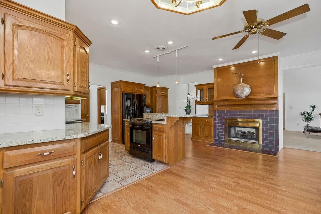 12210 Birch Street — photo 9