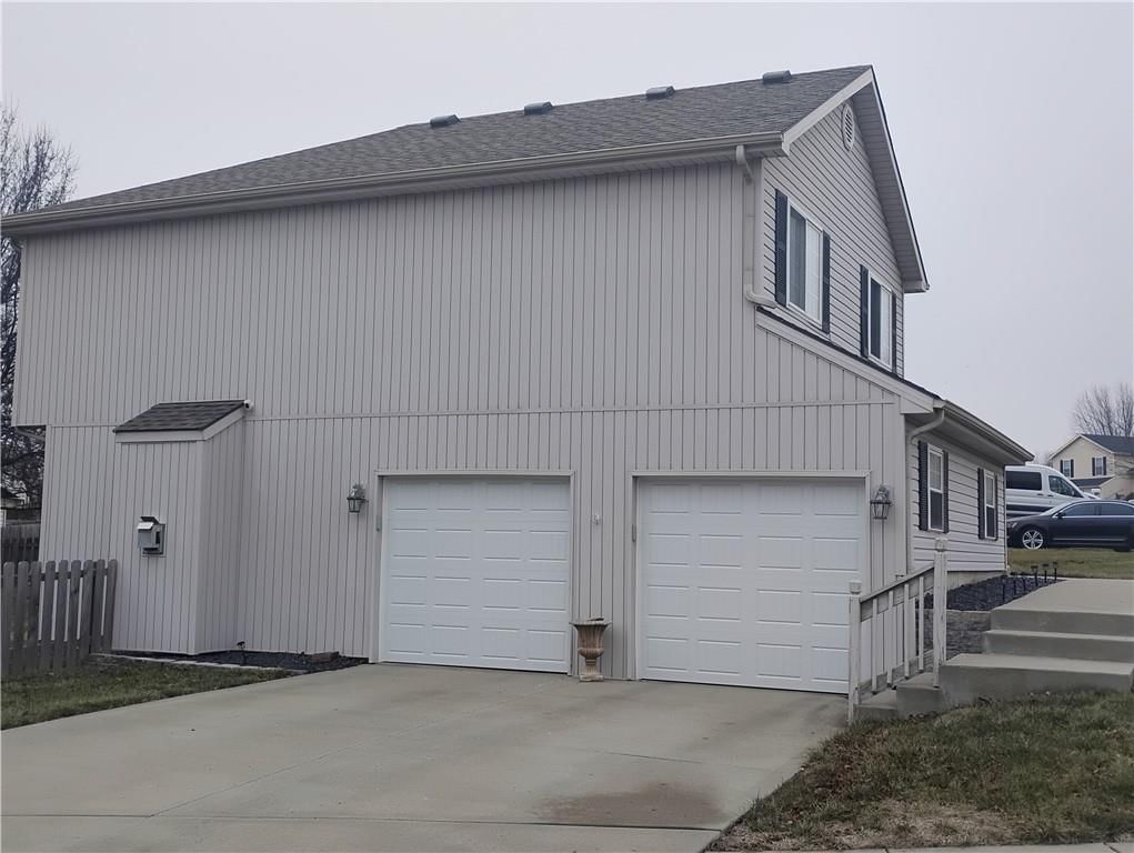 8716 N Paris Avenue — photo 2