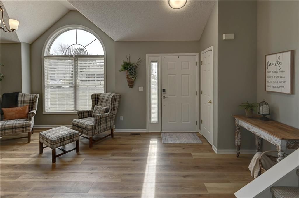 8716 N Paris Avenue — photo 3