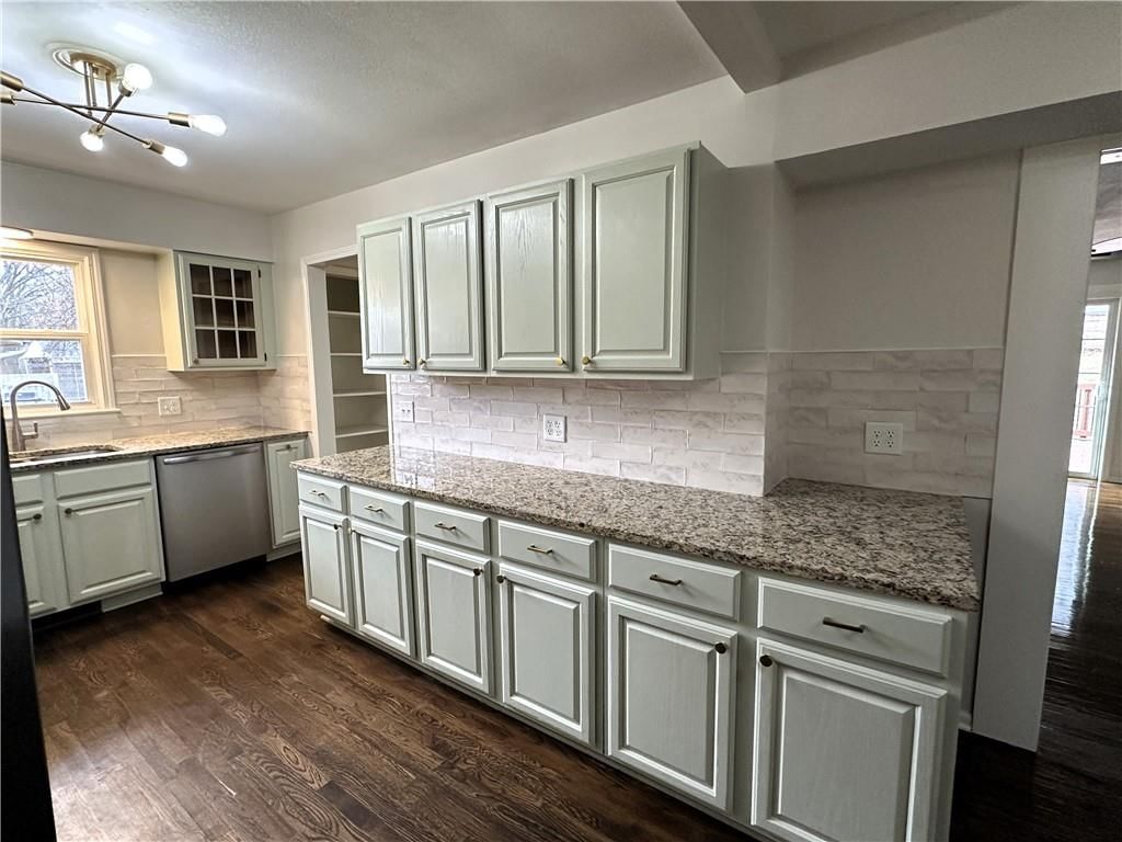 406 Melrose Street — photo 6