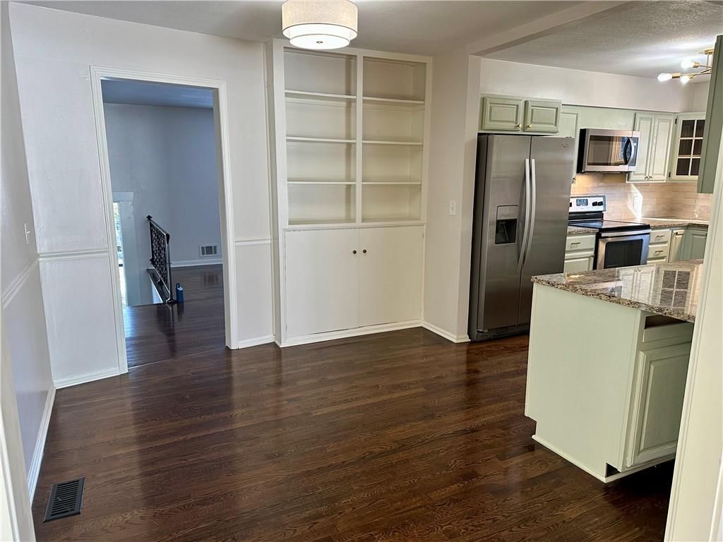 406 Melrose Street — photo 8