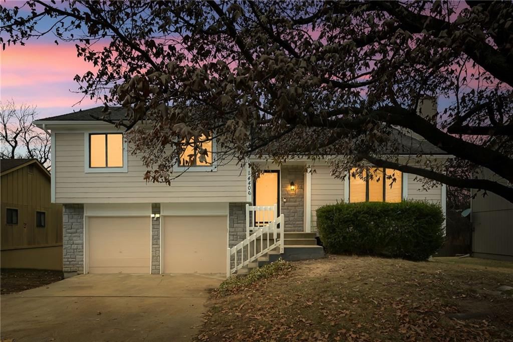 14406 St Andrews Drive, Grandview, MO