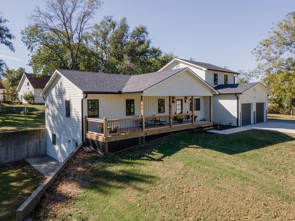 621 Monroe Street, Oskaloosa, KS