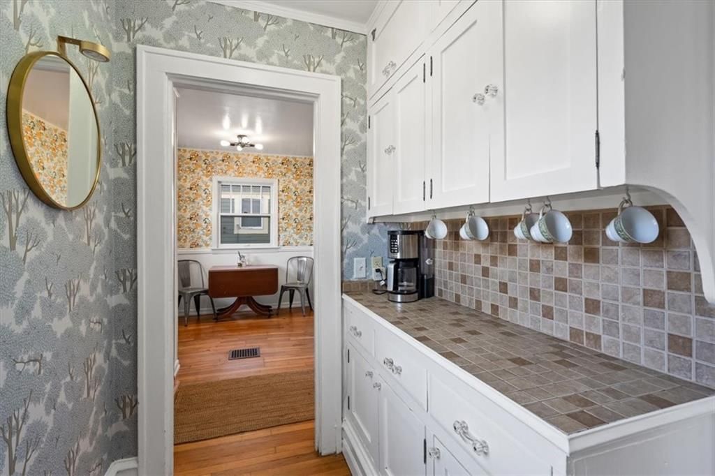 5701 Oak Street — photo 9