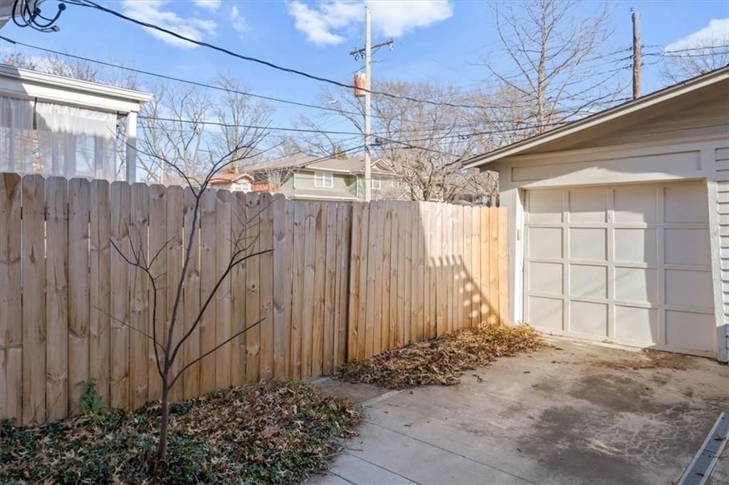 5701 Oak Street — photo 25