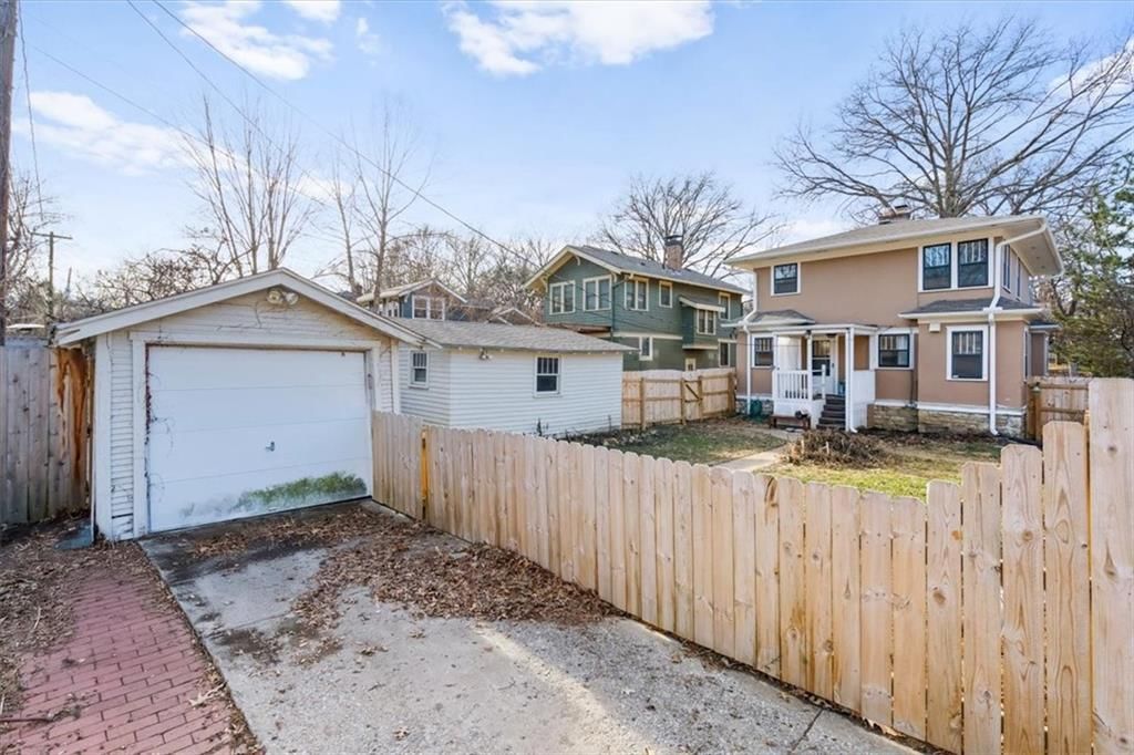 5701 Oak Street — photo 27