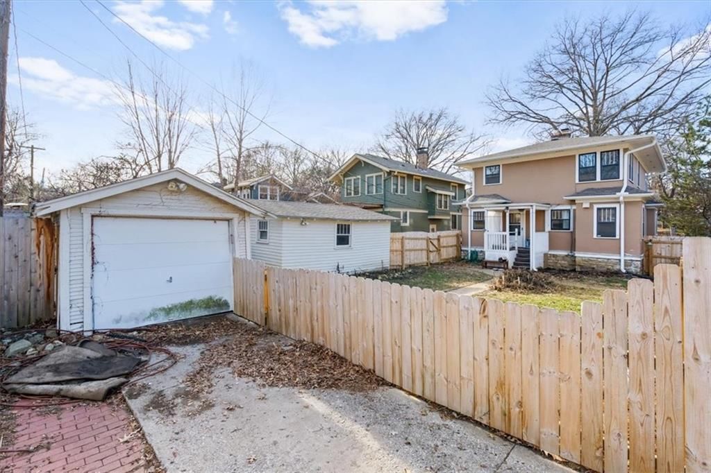 5701 Oak Street — photo 28