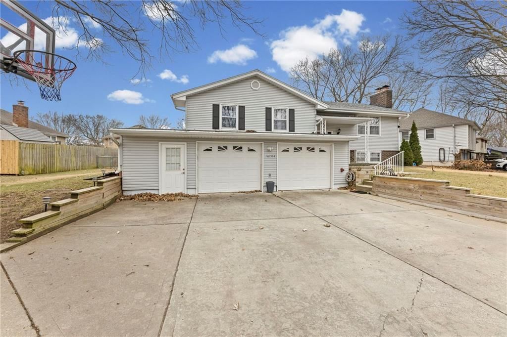 16704 Bradley Avenue — photo 3