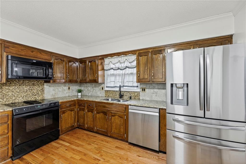16704 Bradley Avenue — photo 8
