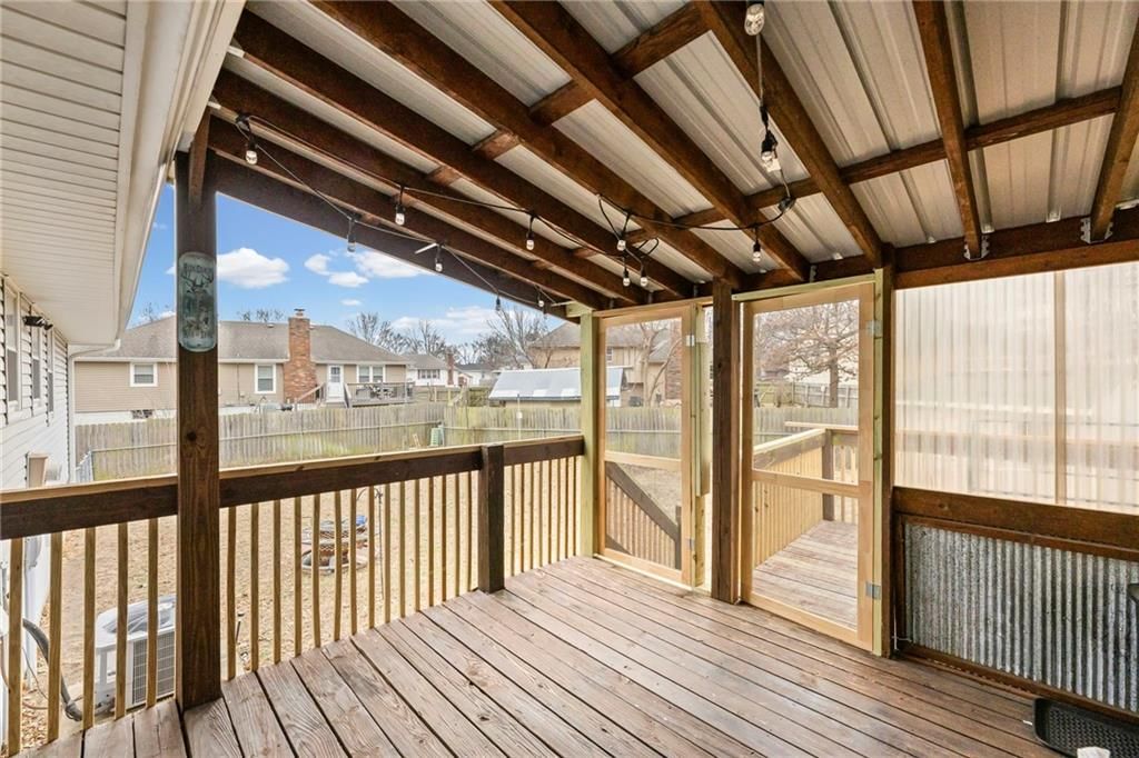 16704 Bradley Avenue — photo 32