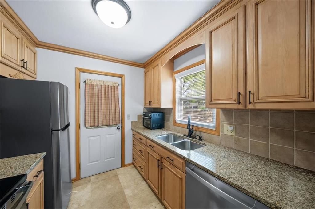 5321 Walmer Street — photo 9