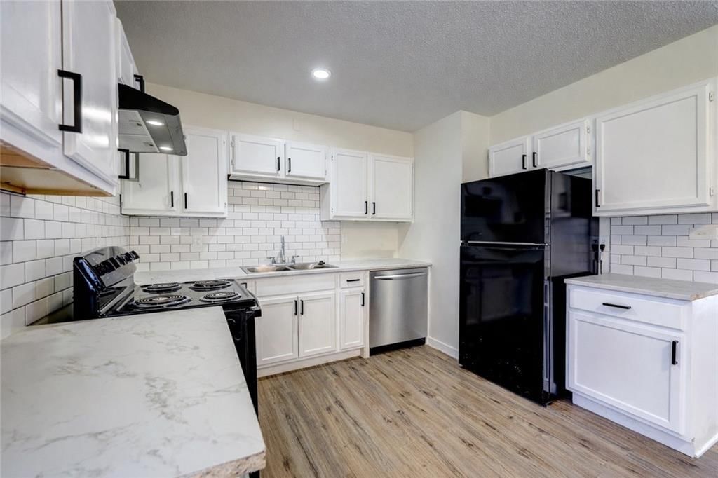 10800 Ewing Avenue — photo 4