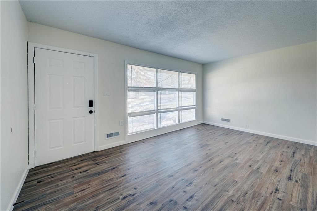 10800 Ewing Avenue — photo 6