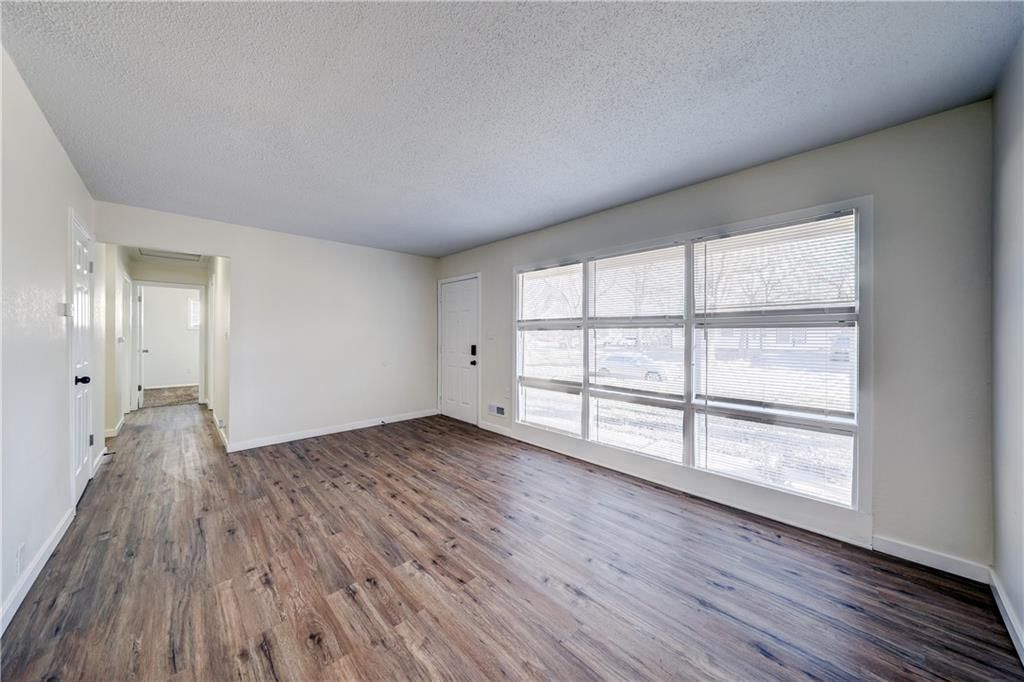 10800 Ewing Avenue — photo 7