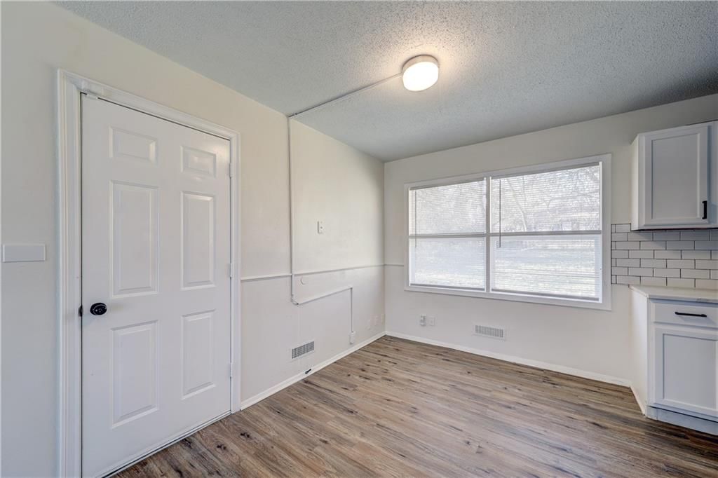 10800 Ewing Avenue — photo 8