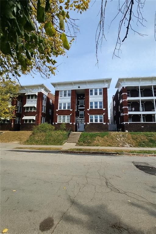 4121-4123 Walnut Street — photo 3