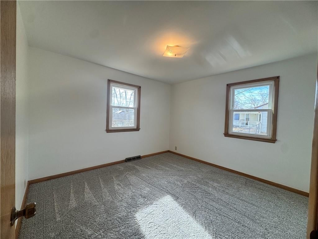 433 E 3rd Street — photo 17
