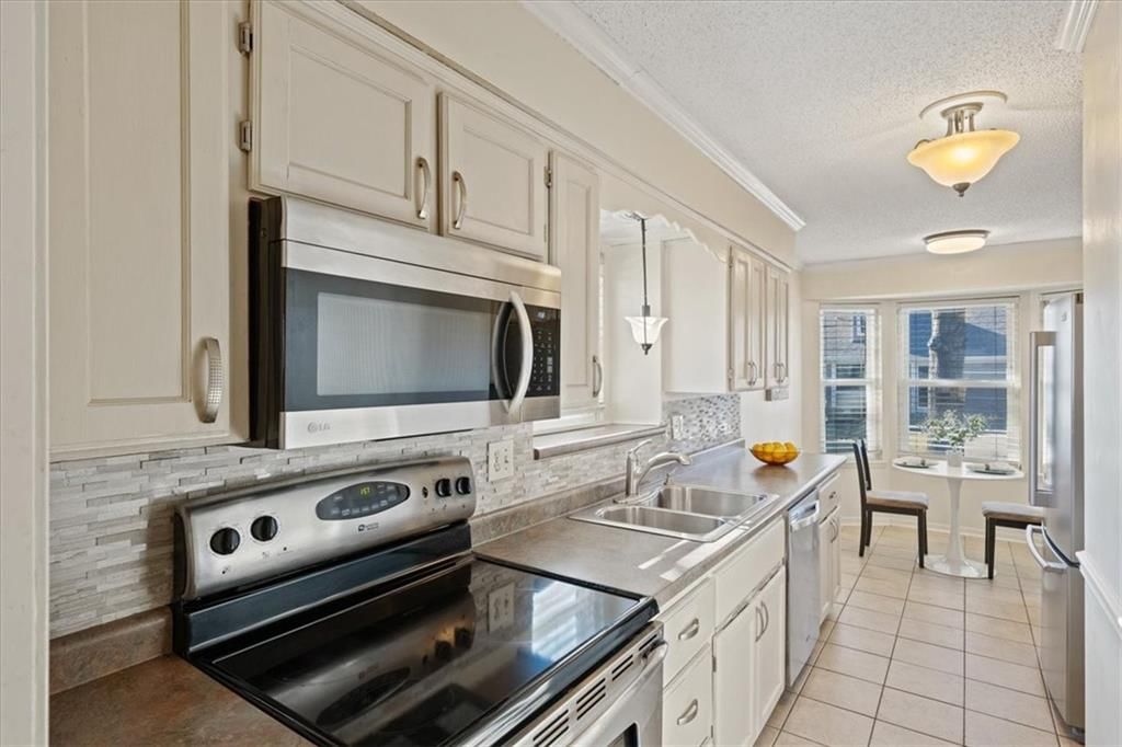 11632 W 113TH Street — photo 2