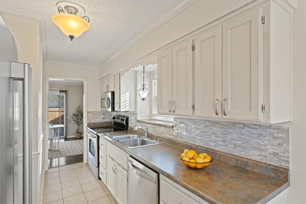 11632 W 113TH Street — photo 3