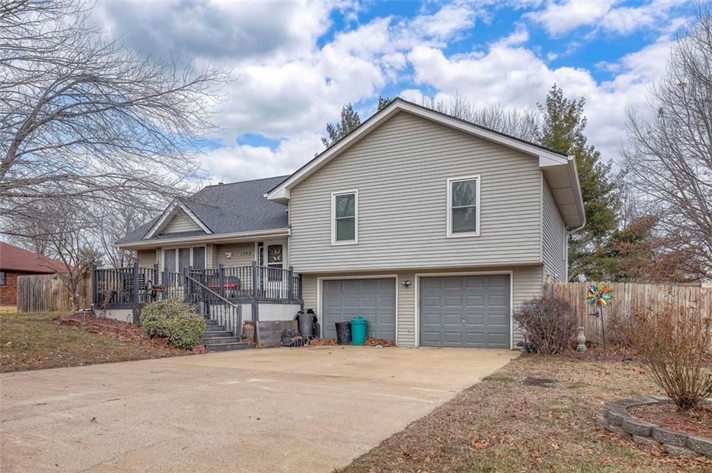 1502 Lexington Lane — photo 2