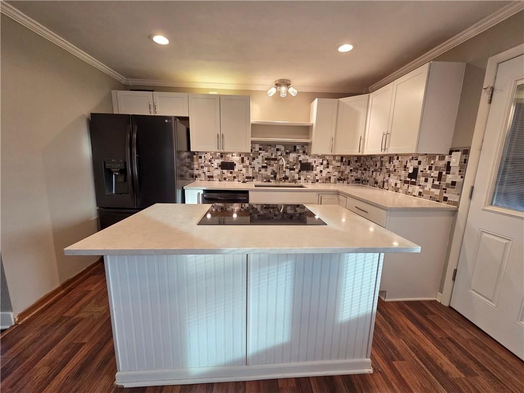 441 E 8th Street — photo 10