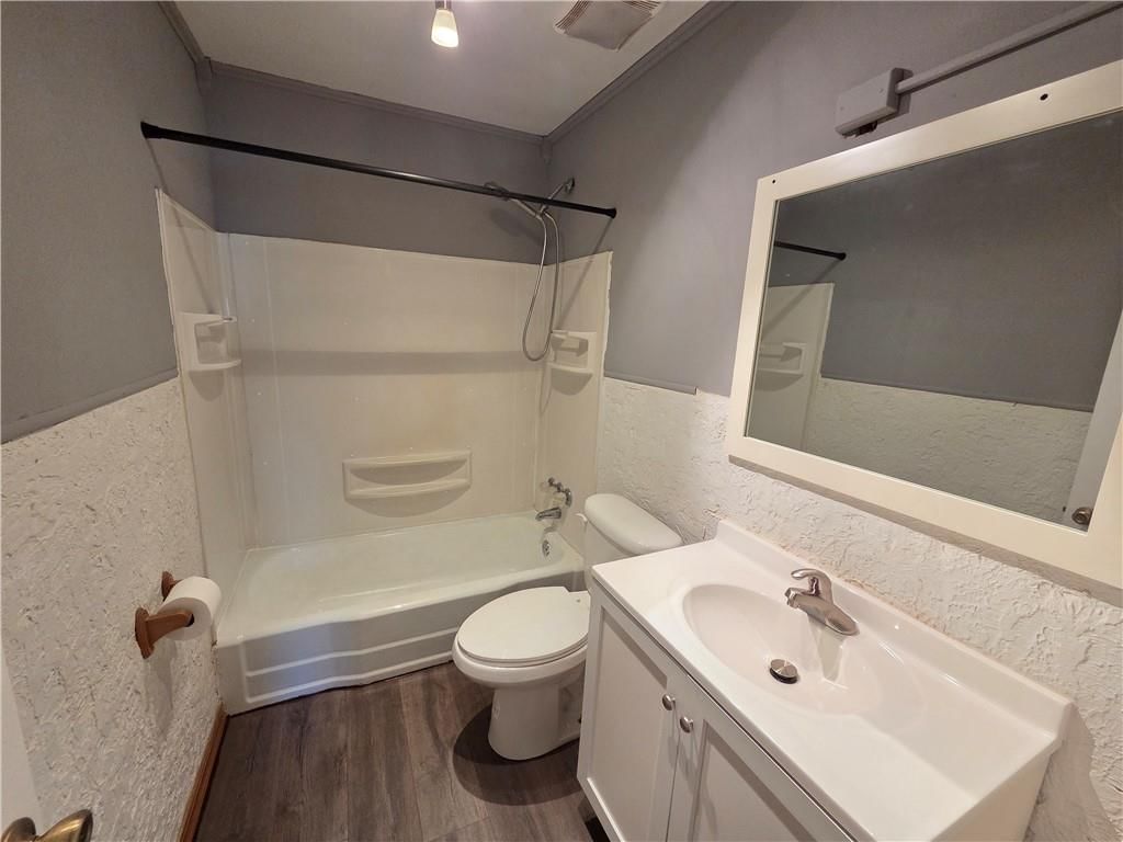 441 E 8th Street — photo 15