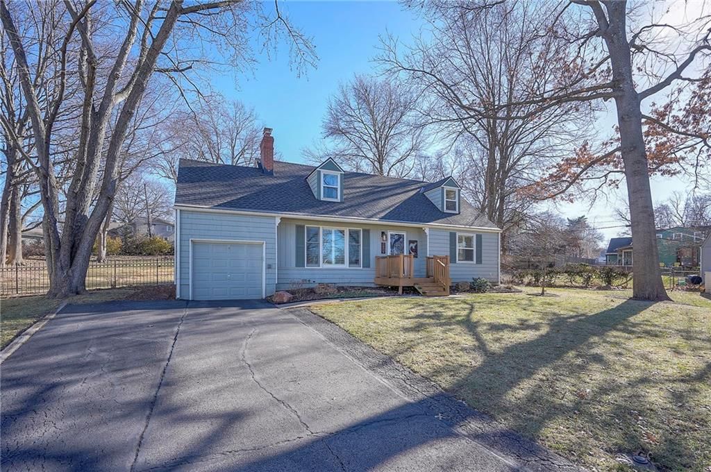 7475 Village Drive, Prairie Village, KS