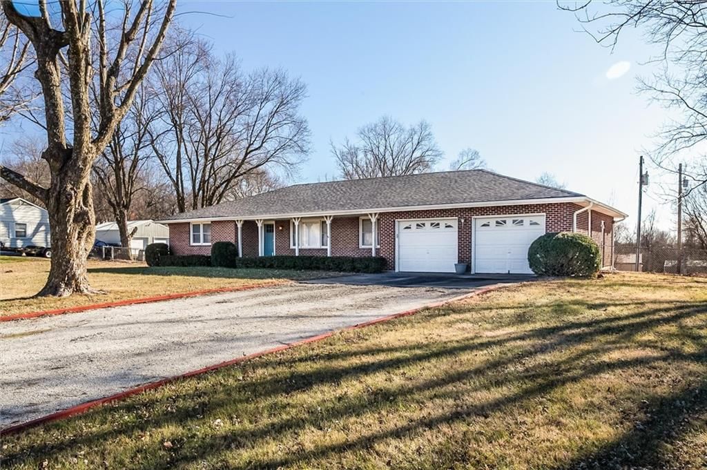 2002 Golf Hill Drive, Excelsior Springs, MO