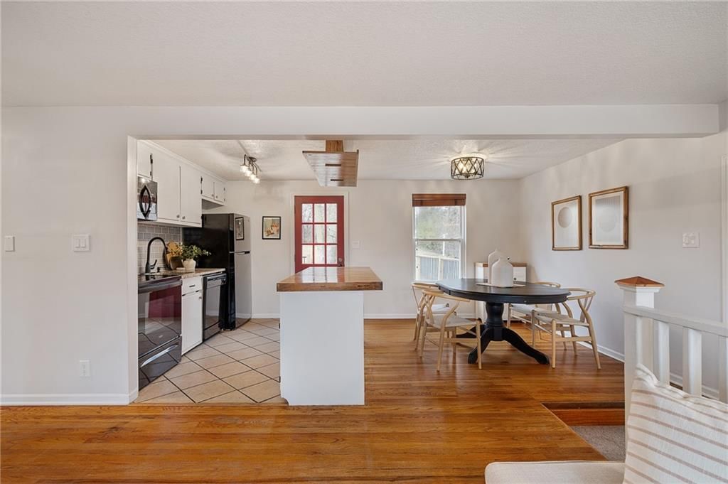 8656 Sleepy Hollow Road — photo 6