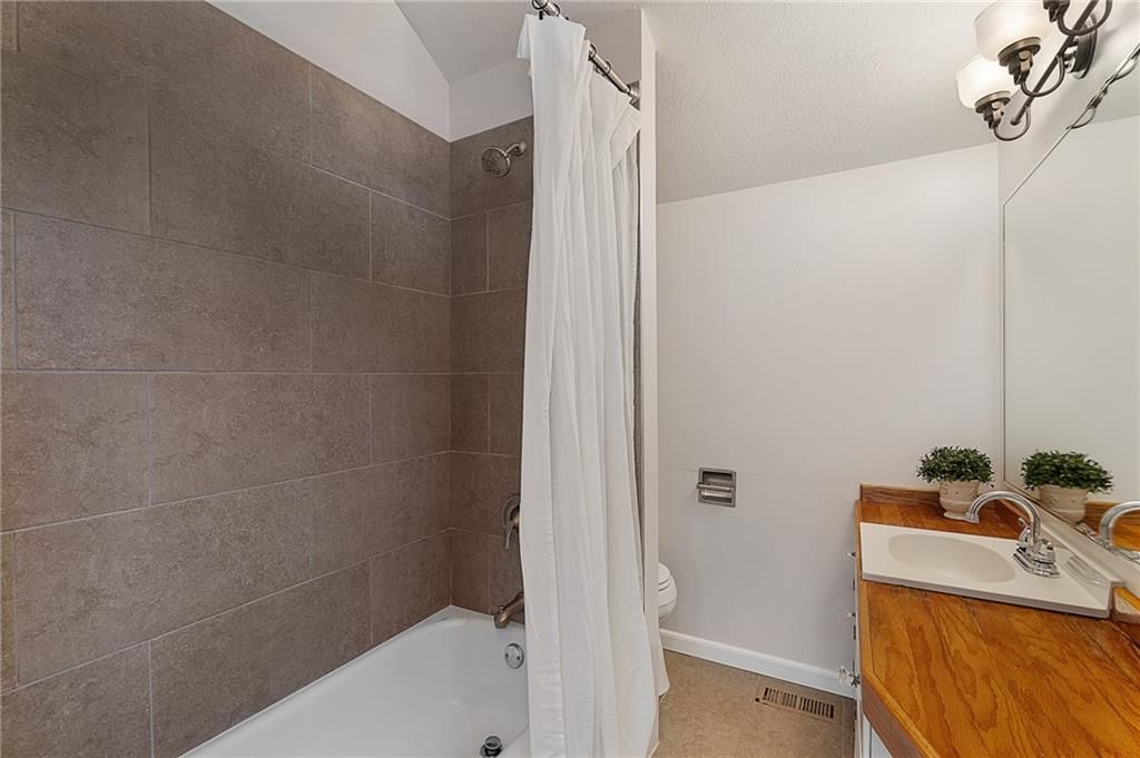 8656 Sleepy Hollow Road — photo 13