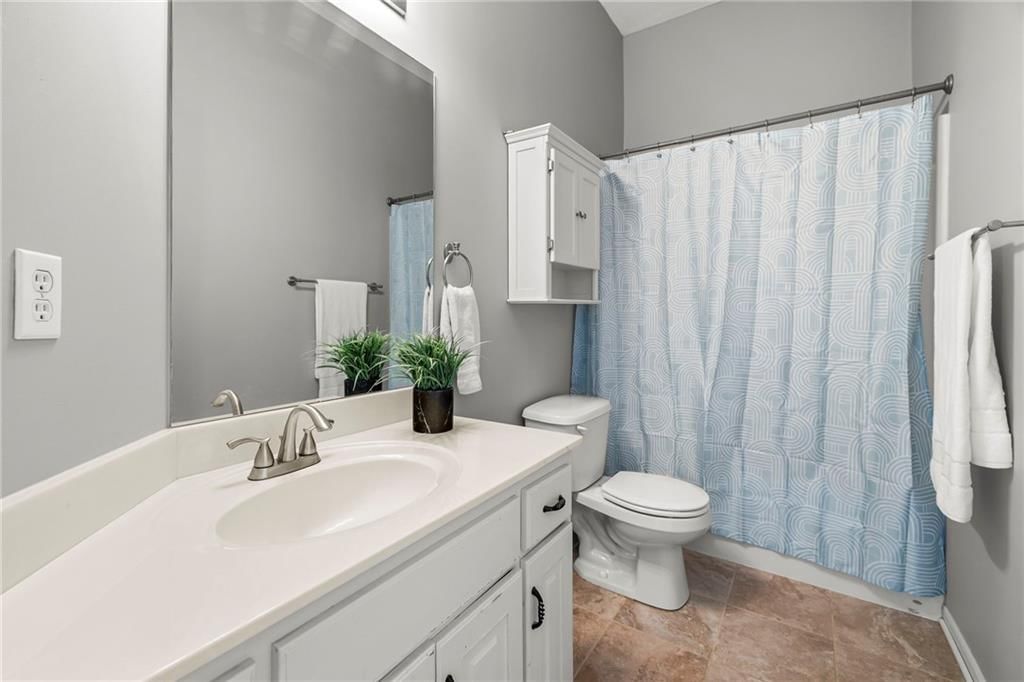 559 E Apache Street — photo 9